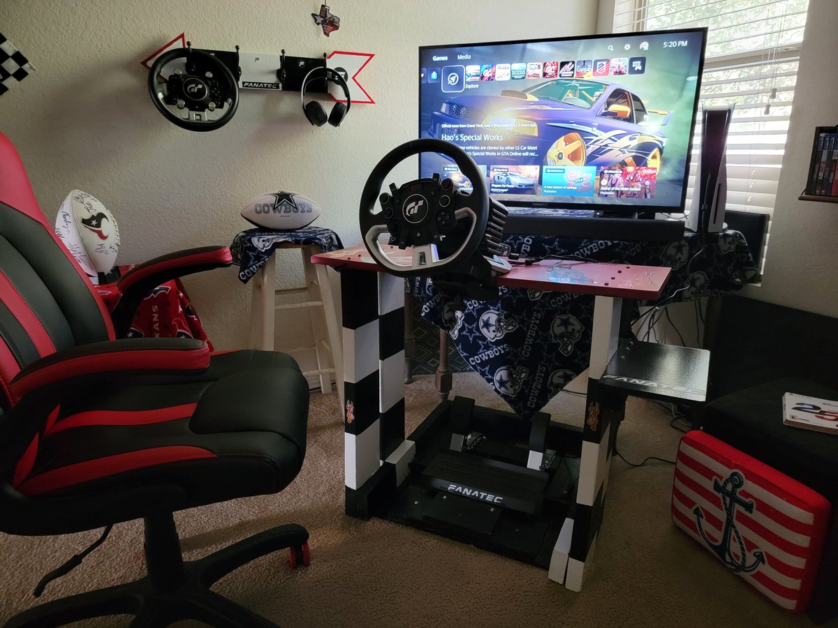 kevo641's tweet photo. @GametechUK As promised, my home made wheel stand and the new DD Pro that just came in! https://t.co/YkbKNB2q1M