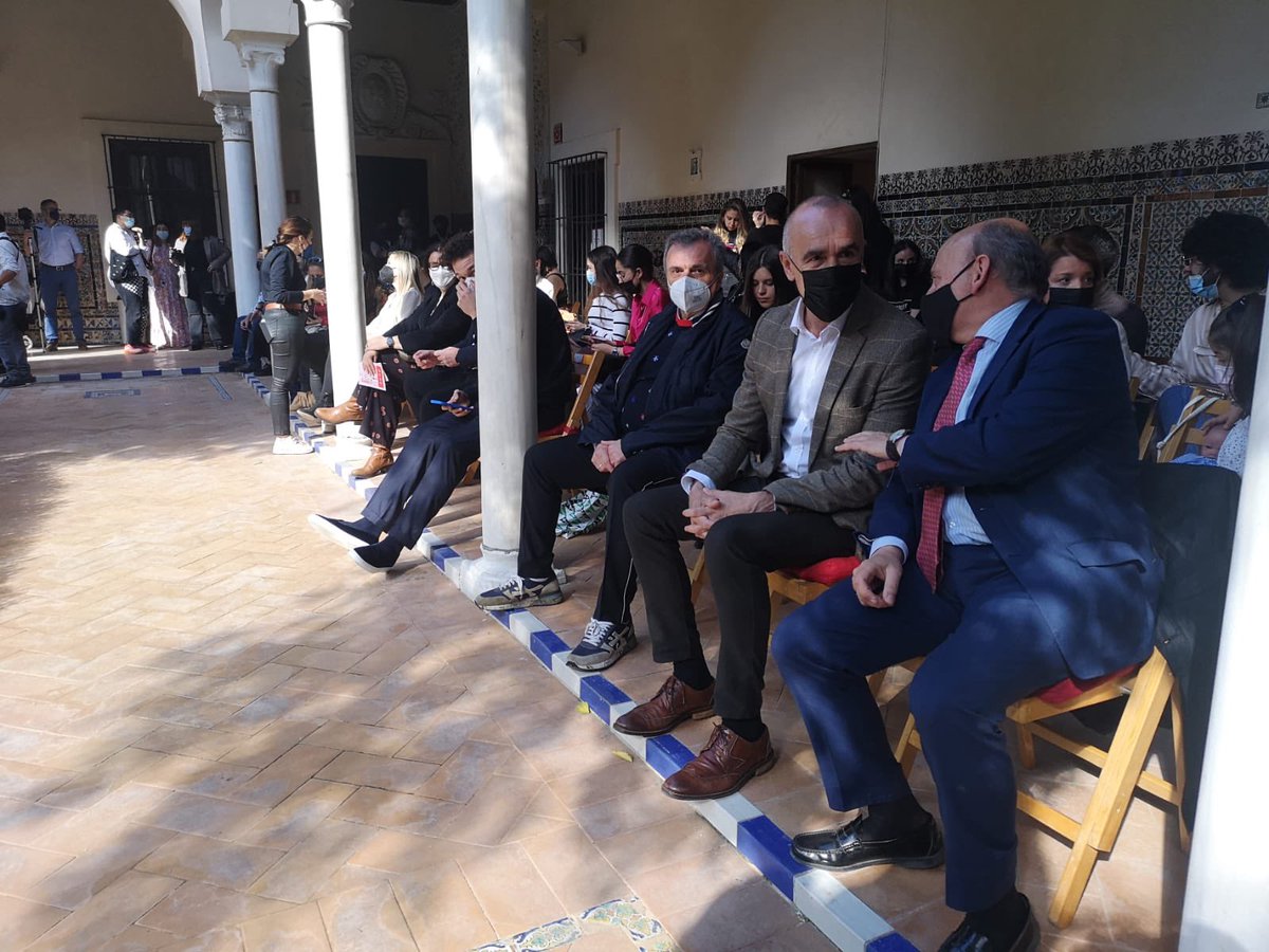 antoniomunozsev's tweet image. Tras su paso por escenarios únicos como Itálica o Carmona, acogemos la XVIII edición de la Semana de la Moda de Andalucía #CODE41 en el Espacio Santa Clara, para seguir apoyando e impulsando a la industria de la moda y a sus profesionales.
