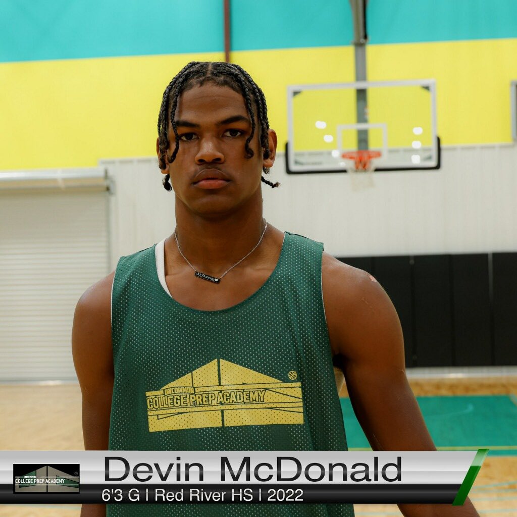 UC_Exposure's tweet photo. LA talent @kreamteam_dee in the Fall took advantage of the UCExposure Camp invite! 2 college coaches working w/ 12 at a basket in Session I @kreamteam_dee showcased no one will outcompete him by leading his team to the Defensive stops title twice #SmallGroups #InDepthEval #Offer https://t.co/acr7xUmjx8