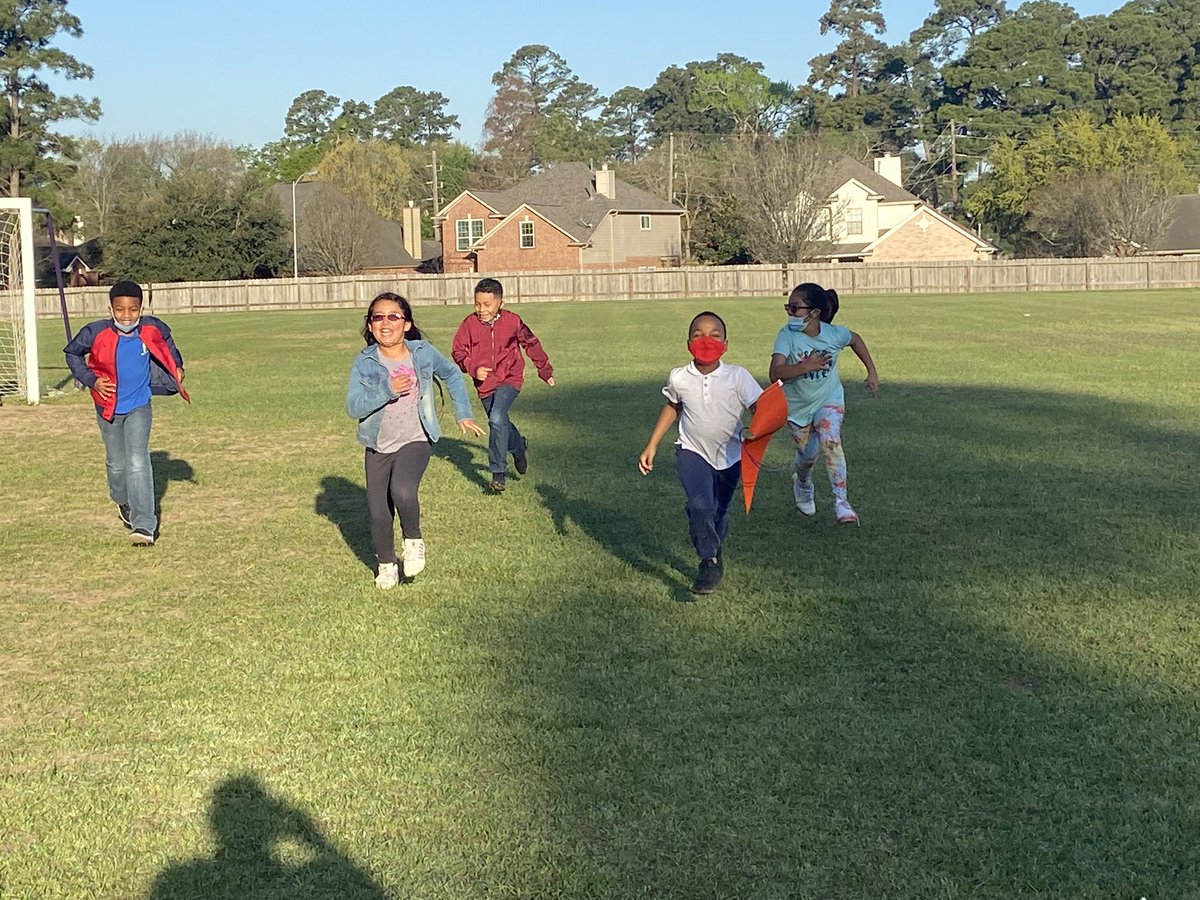 texasmaestramsg's tweet photo. Our morning meeting consisted of a fun game of capture the flag. We practiced teamwork, problem solving, and communication skills. ❤️ We had such a great time!
@HumbleISD_HE
#SEL #classbonding #duallanguageteacher #aprilweather #teachertwitter #iteachsecond https://t.co/20nDEdtAgi
