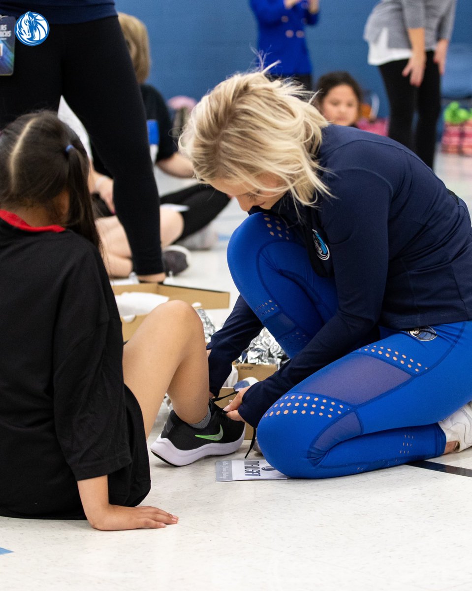 MavsOffCourt's tweet photo. It's MAVS FIT WeekΒ πͺ
Girls from @GOTRDFW had a blast at our fitness clinic, and received a new pair of training shoes.
#NBAFIT #MAVSFIT https://t.co/OxQ0U9yfKC