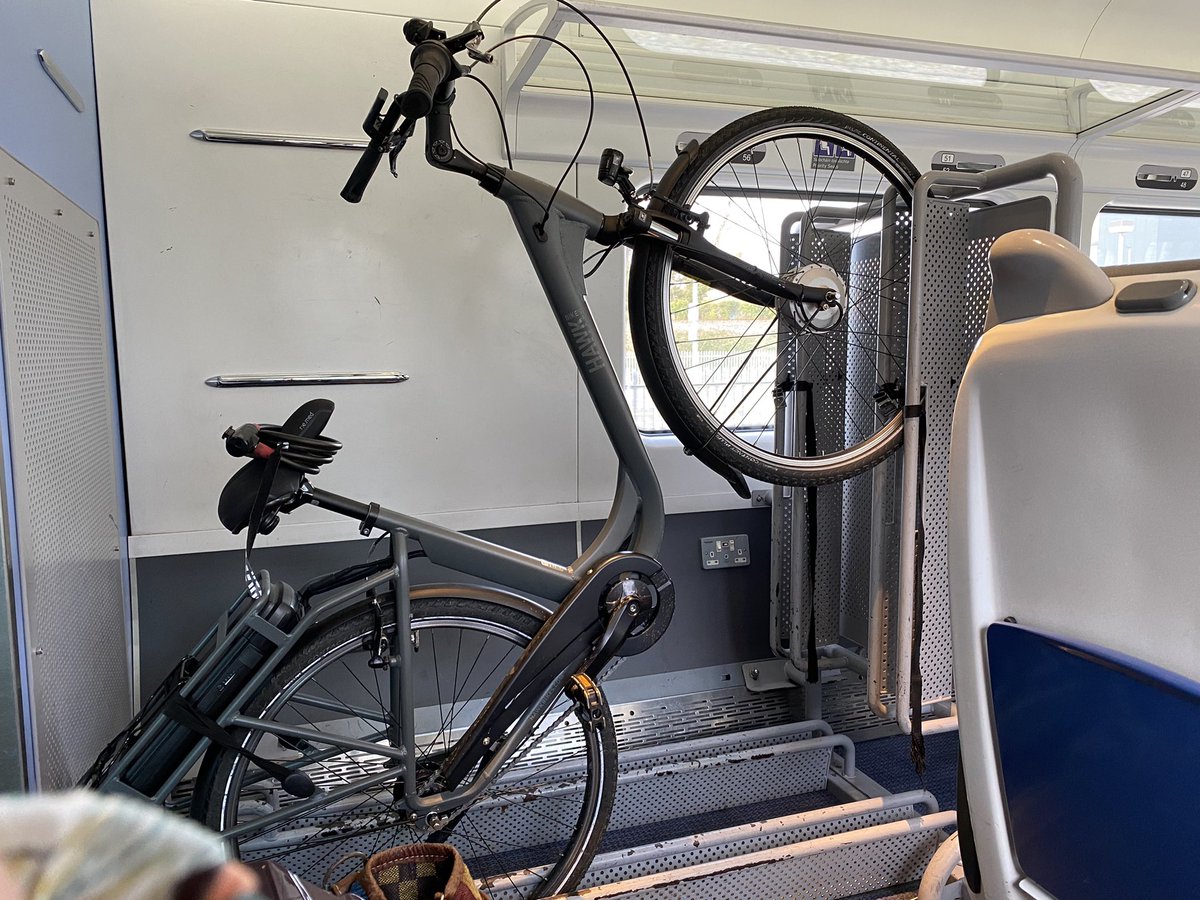 Dr_Danielle_OD's tweet image. Homeward bound from #Meitheal2022. After 2 years of Covid it was amazing to meet new buyers &amp;amp; lots of old friends. It’s always a joy to talk about @NanoNaglePlace &amp;amp; this year it was also exciting to share our journey towards sustainability with @Sust_Travel_Ire as @climate_ambass