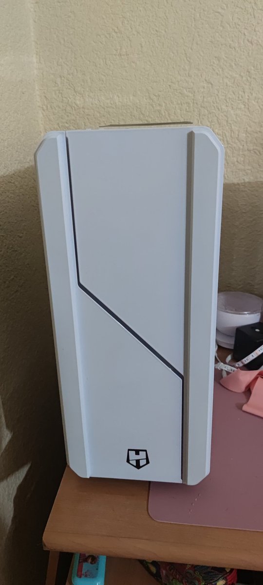 flowersnu_'s tweet photo. IMPORTANTE

⚠️ SE VENDE PC PRÁCTICAMENTE SIN USO Y MUY BUENO PARA JUGAR ⚠️

Se vende con todos sus periféricos y monitor

i5 9400 2'9 ghz
RAM 16 GB 2666
Rx 570 OC 8gb GDDR5
2TB HDD
Fuente alimentación 450W 80 plus bronze

900 euros todo, el ordenador solo serían 800 (negociable) https://t.co/3IOPXj6iZo