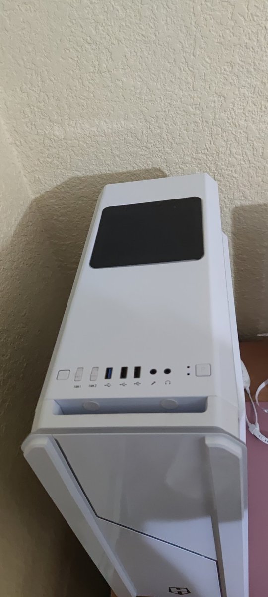 flowersnu_'s tweet photo. IMPORTANTE

⚠️ SE VENDE PC PRÁCTICAMENTE SIN USO Y MUY BUENO PARA JUGAR ⚠️

Se vende con todos sus periféricos y monitor

i5 9400 2'9 ghz
RAM 16 GB 2666
Rx 570 OC 8gb GDDR5
2TB HDD
Fuente alimentación 450W 80 plus bronze

900 euros todo, el ordenador solo serían 800 (negociable) https://t.co/3IOPXj6iZo