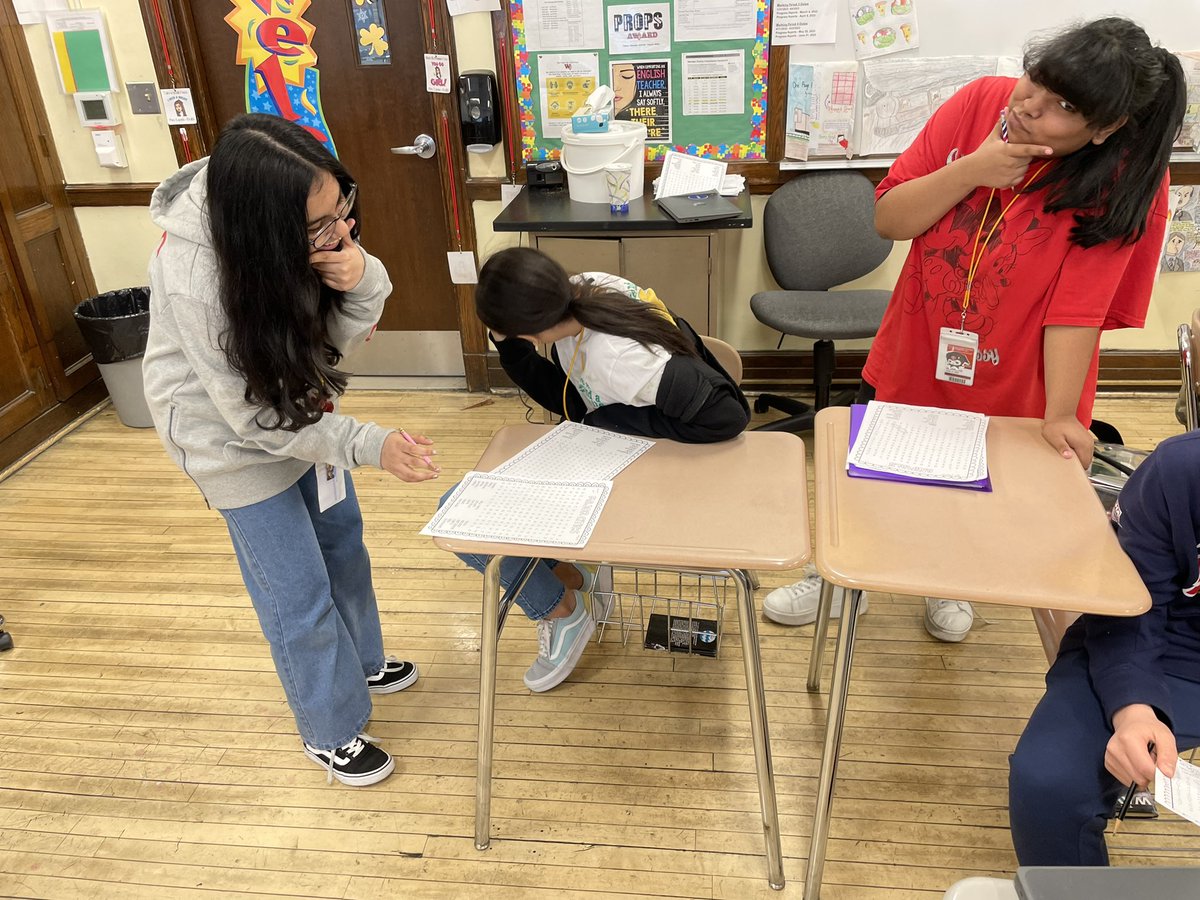 PerryWhs's tweet image. #AprilFoolsDay @WeehawkenTSD in full effect in @MTMattiace ELA 7 class as students are duped into searching for non-existent words…masterful #WeeFun 🤡🤡🤡 @RobFerullo4 @StefanieCirill1 @FAmato53 @DeStefanoEDU @bcalligy @AutumnPetronzio @MsMonty207 @C_Lista_WHS @EDUwithAriel