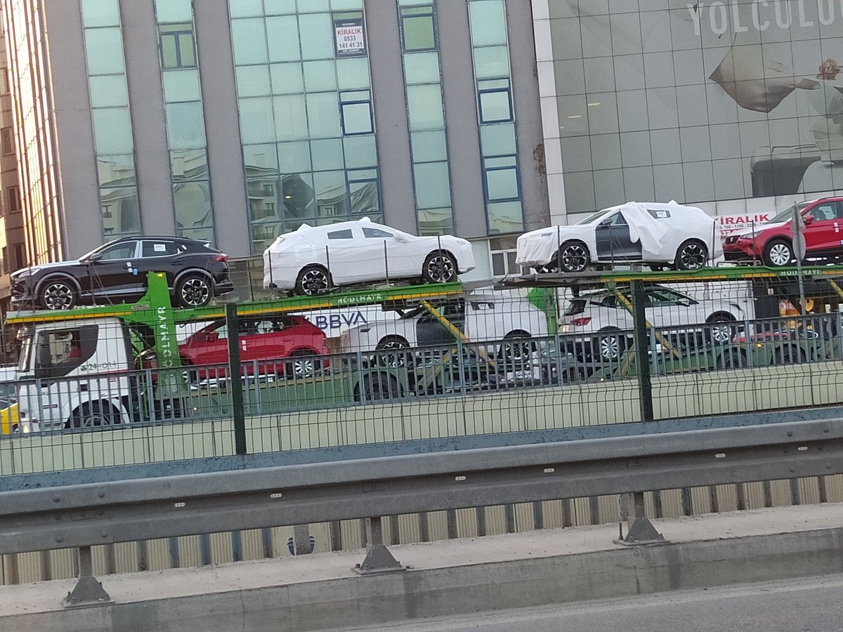 Oyuncak gibi jelatinlemişler hayallerimi