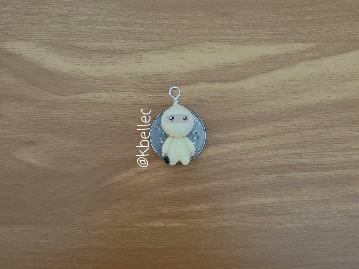 KBelleC's tweet photo. Standing 1" tall (≈2.54 cm) is a remake of the #Ninja #GlowInTheDark #charm from our #Inchlet™ series!  It stands atop a US quarter for reference

#polymerClay #Sculpey #Premo #handmade #kawaii #chibi #otaku #anime #manga #miniature #Etsy #KBelleC #ClumsyArtistCreations https://t.co/kHPVpDVb3L