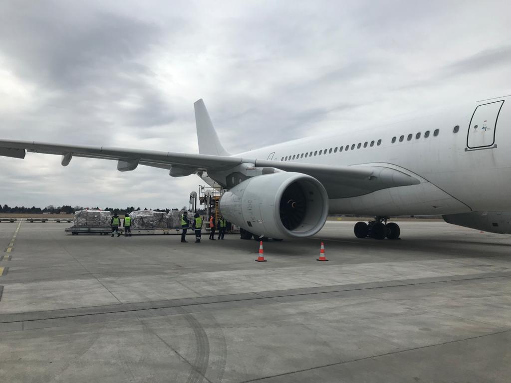 AirTanker's tweet photo. We are honoured to have delivered essential medical aid to Ukraine through a relief flight on behalf of the @DHSCgovuk and @FCDOGovUK. Operated free of charge, we transported 8MT of aid from the UK to Poland. 
https://t.co/akXPMXvTIN

#AirTanker
#Humanitarian
We #StandwithUkraine https://t.co/Tp4jJWIQzk