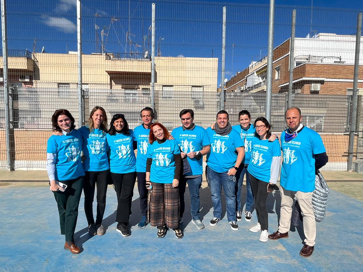 SanJoseSSCC's tweet photo. Nuestros profes de Secundaria ya están preparados para la IV Carrera Solidaria. 
Mañana desde las 10.45h estaremos vendiendo dorsales y camisetas, hasta agotar existencia, en el Parque de los Príncipes. Sobre las 11 comenzarán nuestras carreras. ¡Os esperamos!
#SSCC https://t.co/Tdosl2Io4T