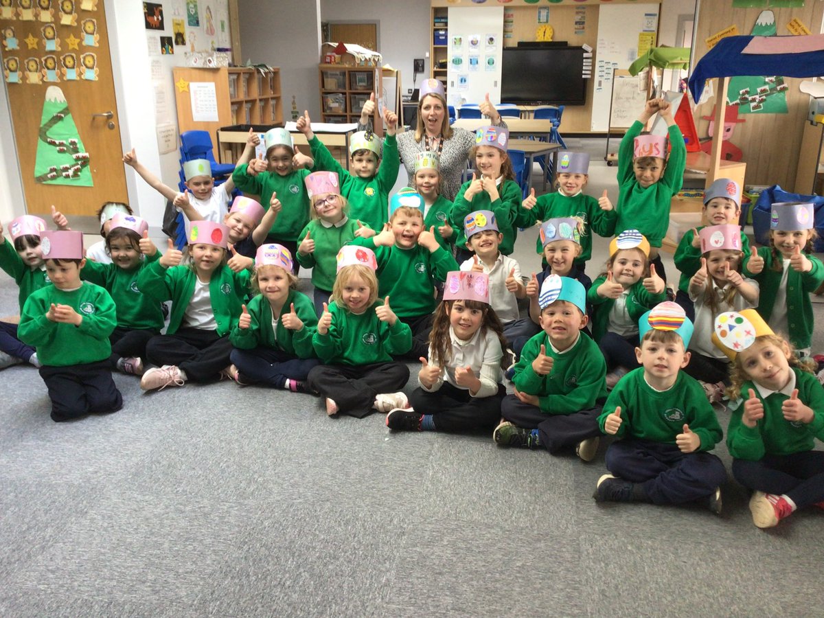 LowsParry's tweet photo. Hwyl Fawr Ysgol Llanfair Dyffryn Clwyd @ysgllanfairdc Diolch am y cardiau, anrhegion a’r hwyl! 💐 https://t.co/dHYVTs1roA