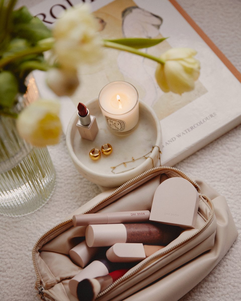roseincofficial's tweet photo. Chic and practical, our vegan leather clutch holds all your Rose Inc essentials and more. It's our gift to you with any Satin Lip Color purchase at https://t.co/C9MzhHHg3o.​
#RoseInc https://t.co/4DEY6jnIz7