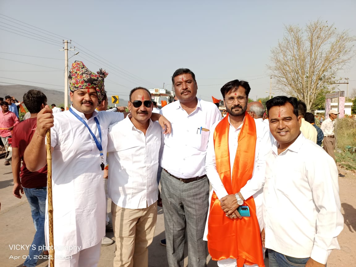 slathi11's tweet photo. एक ही नारा, एक ही नाम।
जय श्रीराम, जय श्रीराम।।

भारतीय नववर्ष विक्रम संवत-2079 की पूर्व संध्या पर चैत्र कृष्ण अमावस्या पर नववर्ष समारोह समिति बून्दी के तत्वावधान में आयोजित विशाल सनातन वाहन रैली में सम्मिलित हुआ। 

@DrSatishPoonia @chshekharbjp https://t.co/YoGVK75UQL