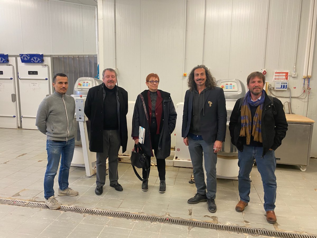 CRESS_sud's tweet photo. L’ #ESS dans le 13 [5/5]

Zoom sur la coopérative Bou'Sol, le réseau des boulangeries Solidaires Pain et Partage. Puis dernière visite d’une jeune entreprise de l’ESS, Manger Bio en Provence.⤵️⤵️

#antigaspi #inclusion #marseille #PTCE #SCIC
#bio #regalim
@AgnesRossi05 https://t.co/DbcASmCim1