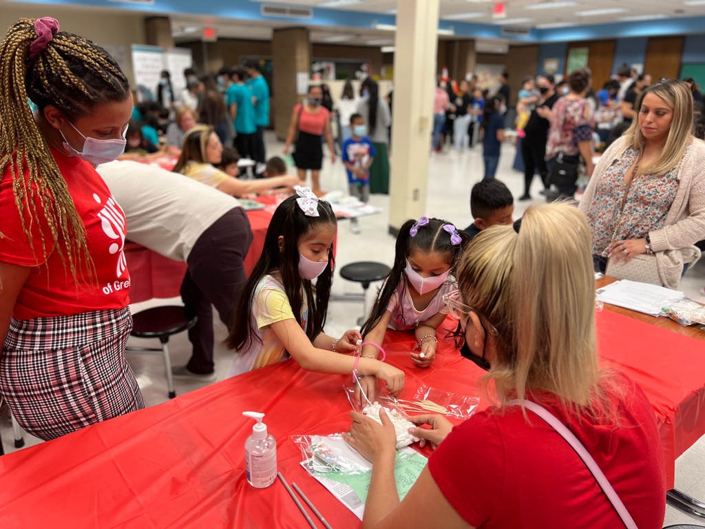 girlsinchouston's tweet photo. The families showed up for Family STEM night at @Martin_Mustangs We love to see families empowering their girls and leaning into #STEM activities. Let's go STEM! #stemfamilynight #strongsmartbold #aliefisd #youthdevelopment #science #technology #engineering #math #steminist https://t.co/4fPBWXrJrI