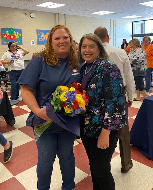 davistigers87's tweet photo. Congratulations to Jamie Crowley who was chosen as our Classified Employee of the Year. @CobbSchools @KristinErbskorn #theDavisDifference https://t.co/aAzeQ3xevN