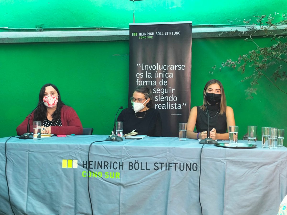 ONG_CHS's tweet photo. Ante escenario de escasez hídrica, son las mujeres las que se ven más afectadas. Son luchadoras y alzan la voz. Enseñan una resiliencia ante crisis hídrica y muestran las profundas injusticias. Lo constatamos en encuentro #GuardianesdelAgua @SurHbs #MacarenaSalinas #IsauraBecker https://t.co/YY3q6PEN9t