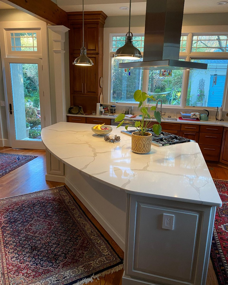 GraniteBracket's tweet photo. Happy Friday!

Here's the after with the countertop 💪 https://t.co/bWlpHraYSD