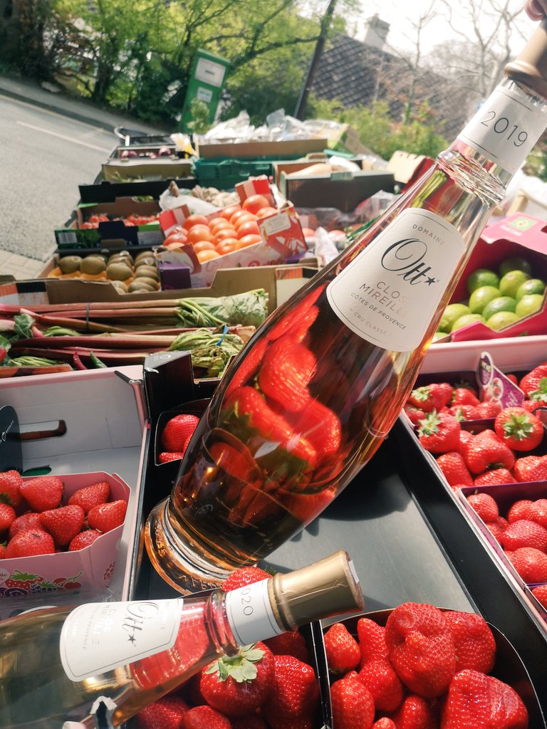 ThomasofFoxrock's tweet photo. It's Friday 😋 why nOTT #domainesott #closmireille #Rosé 🥂#foxrock #shoplocal https://t.co/bw0lVhuMqw