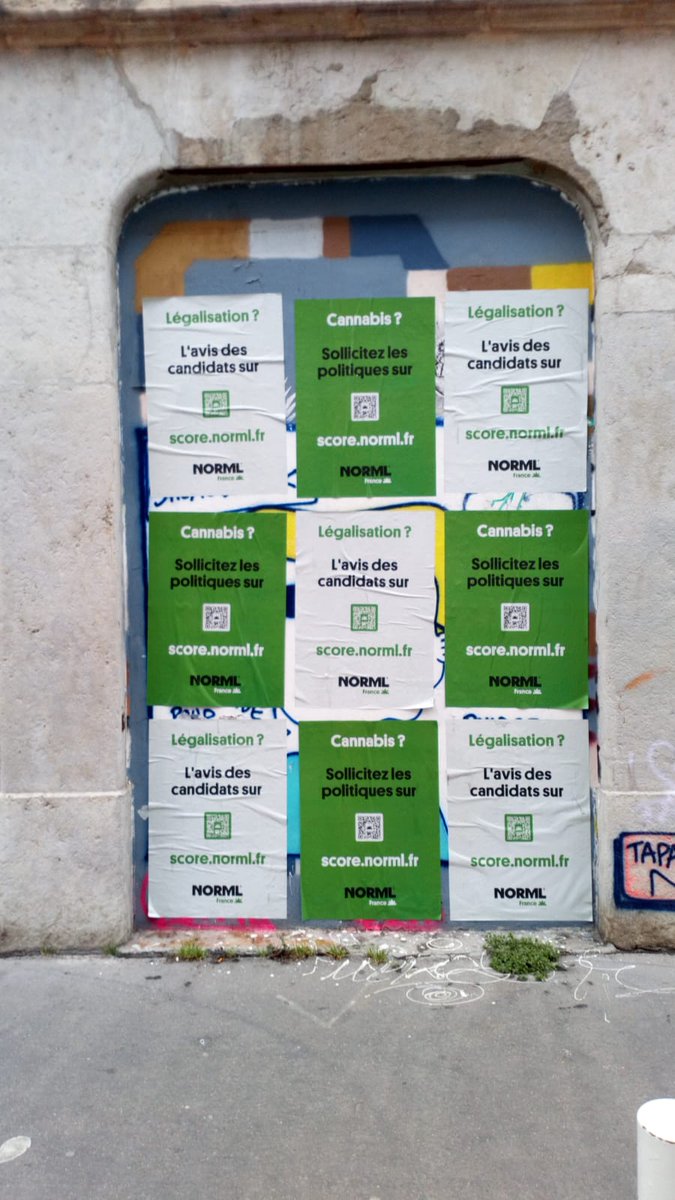 NORMLfr's tweet photo. 👀 Des affiches interpellant à la légalisation du #cannabis croisées dans les rues de Lyon.
#ScoreNORML https://t.co/EMjFwj5eAs