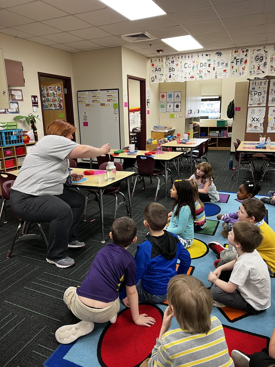 Ms_KatelynH's tweet photo. Kindergarten learning how it rains by making a cloud jar! They know that once the cloud gets heavy it starts to rain! @MrsVonHolle @AmandaEleTweets @MiddletownOH #middierising #mustangsonthemove https://t.co/W3aQI1wvI0