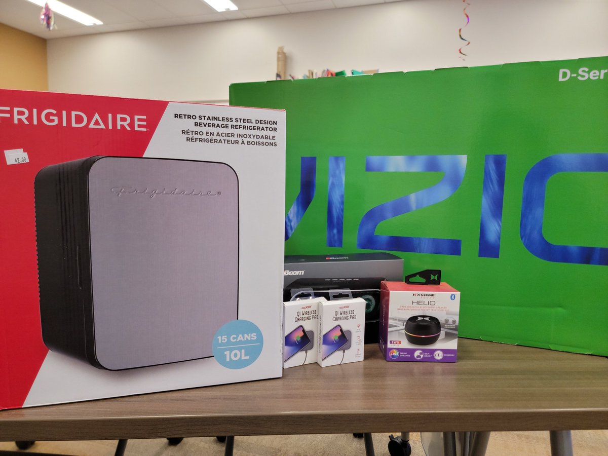 LPYearbook's tweet image. T- 1 day to 🛸Sadie!🪐We can't wait to see our ❤️Cavaliers💚🪐 in their Sadie's best &amp;amp; to give away some great door 🛰️prizes tomorrow! Dance starts @ 7pm in the Sellett Gym. @LPHS_Activities @LPCavaliers @LPHSrenaissance