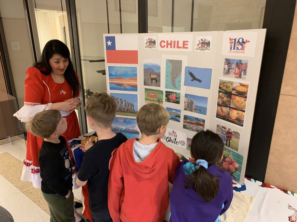 ElemOaks's tweet photo. Chandler Oaks celebrated our diverse community today with International Day! Students experienced some amazing cultural performances and got to explore artifacts from various countries at our museum put together by our amazing parents! https://t.co/qJuZrT42wa