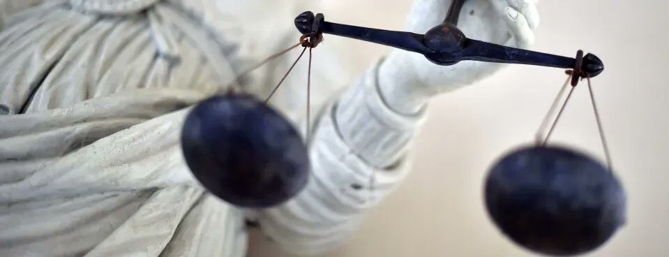 Forensic187's tweet photo. ANALYSIS: Say Goodbye to ‘Daubert Motion’, Hello to New Rule 702 (1) https://t.co/8QCqg2y7Bf #rulesofevidence #daubert #CSI #investigation #evidence #forensics #forensicscienceacademy https://t.co/rKV9m7edlo