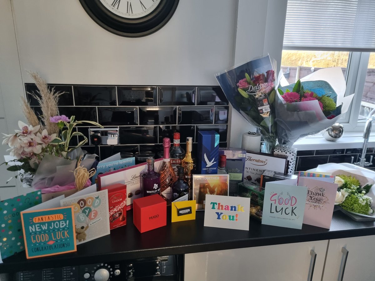ChaplinZoe's tweet photo. @DannyMIDSimpson @MIDDigitalUK @MIDCommsUK Thanks @DannyMIDSimpson and @MIDCommsUK for all my lovely cards, gifts and well wishes going to miss you all! Especially my @MIDDigitalUK family 😘 https://t.co/MetHq8V5b6