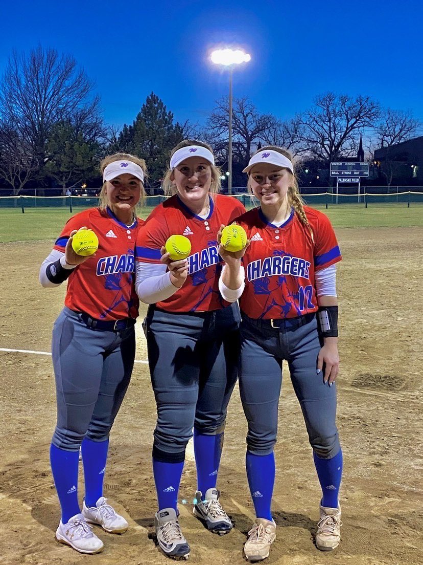 sportsinkansas's tweet photo. Wabaunsee softball went 2-0 on the night, beating Marais de Cygnes 12-1 and Pleasant Ridge 10-4. All 3 of their seniors hit a home run last night.
#sportsinkansas https://t.co/qy2ntTKsge
