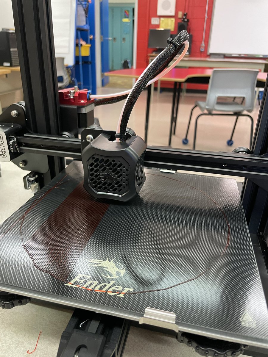 MissSnookHunt's tweet photo. 🚨We are starting a new school wide project!!! Keep an eye out for our student’s creations!  @chriselleeducat @sville_elem @brilliant_labs @NLESDCA https://t.co/RiGhwjsl4Z