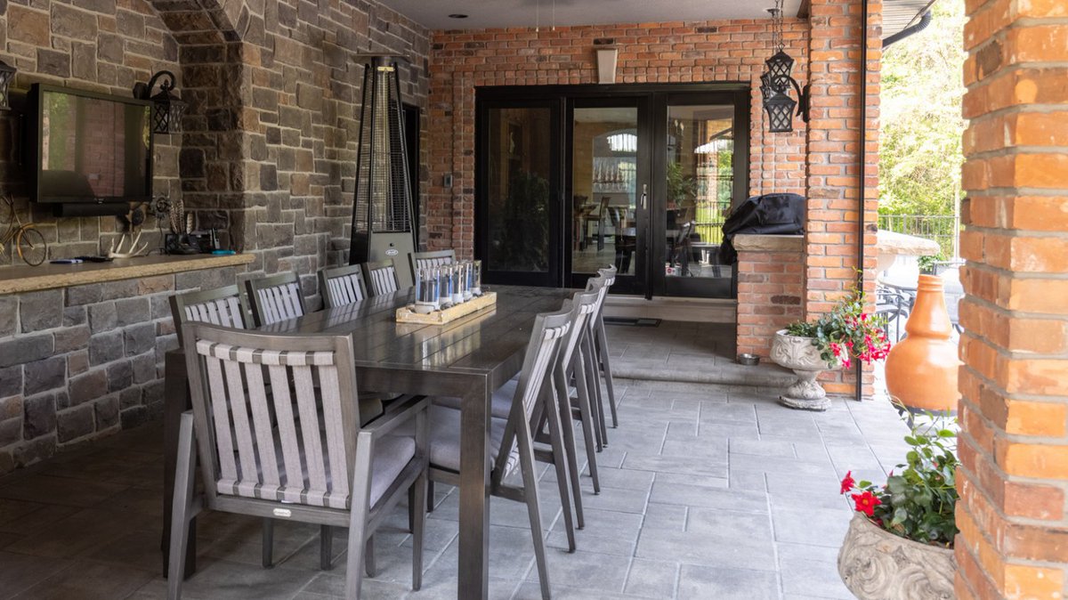 Our Manor Slate 60 Collection gives this outdoor patio area and elegant and sleek finishing touch. 
Photographed here in Silverstone colour. 

#SanterraStonecraft #ManorSlate60 #Silverstone #landscaping #Patio #pavingsystem #designinspiration