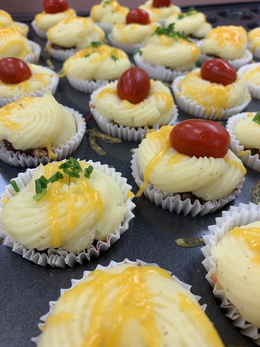LVCulinaryArts's tweet photo. Culinary II made cupcakes!
“APRIL FOOLS!!!!!!!!!”
…They are actually Mini Meatloaves & Homemade BBQ Sauce w/ Garlic Mashed Potato Frosting!!!
And, they were Deeee-to-the-licious!!!
#createdelicious
#fsdlearns
@LaderaVistaJH
@FullertonSD
#LVCulinaryArts https://t.co/N6UPYwAwtX