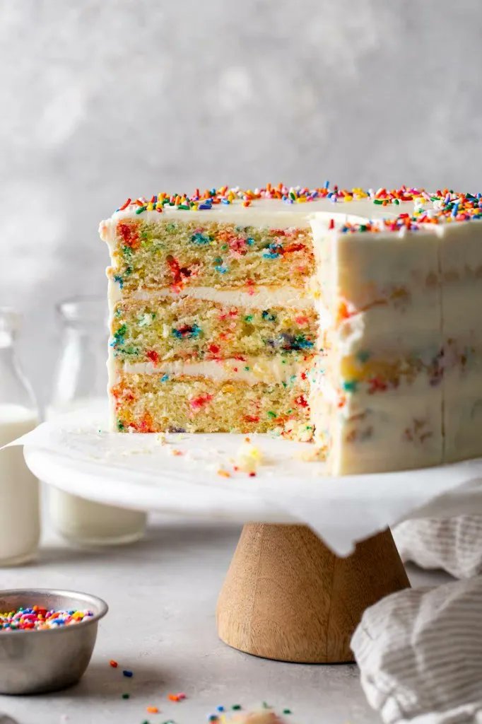 livewellbake's tweet photo. Don’t wait for your birthday to roll around to make this homemade funfetti cake! It’s moist, fluffy, and topped with Swiss meringue buttercream and plenty of sprinkles. #funfetti #cake #funfetticake #birthdaycake https://t.co/hwev5bhSry https://t.co/oaPY93pfp9