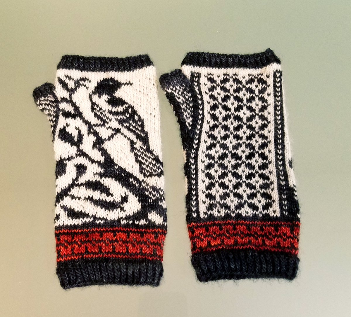 WonderWmn212's tweet photo. Springbound Mitts (Erica Heusser) for my mom's bday. She thinks handknits are too nice to wear & it's rude to re-gift them, yet the only way to show my love is by gifting her handknits. So, these are likely destined for a drawer.
#knit #knitting #FOFridayOffRav #knittingtwitter https://t.co/rUupALAkrg