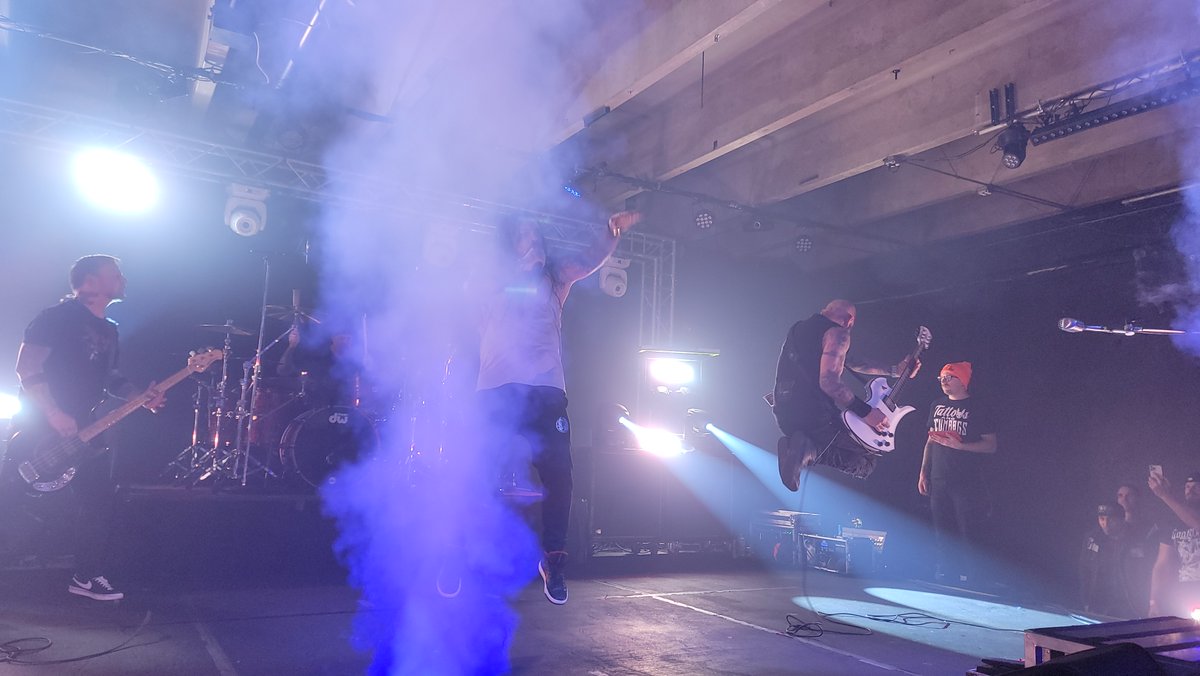 dan_chronicles's tweet photo. #BrothersInArmsTour with #DeathRide, #EvolutionEmpire, #HeadPE, #IllNino and #DrowningPool this past week at #SunshineStudiosLive. Please take a moment and check out my #Dans420Chronicles #ConcertPics and #ConcertReview
https://t.co/f0DX8gpHJU https://t.co/bGCYYrAbZO