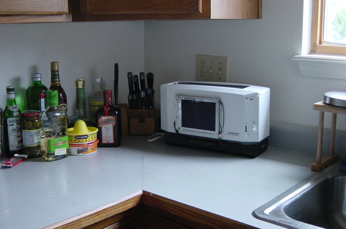 markjkoch's tweet photo. On April fools in 1999 at #SunLabs. World’s first internet toaster. Made as a prank but functioned. Myself and coworker Nyles added an embedded PC under the toaster and had it display ads for bread and jellies as employees made snacks to eat throughout the day. #sunw #aprilfools https://t.co/gJ22Xs6MWW