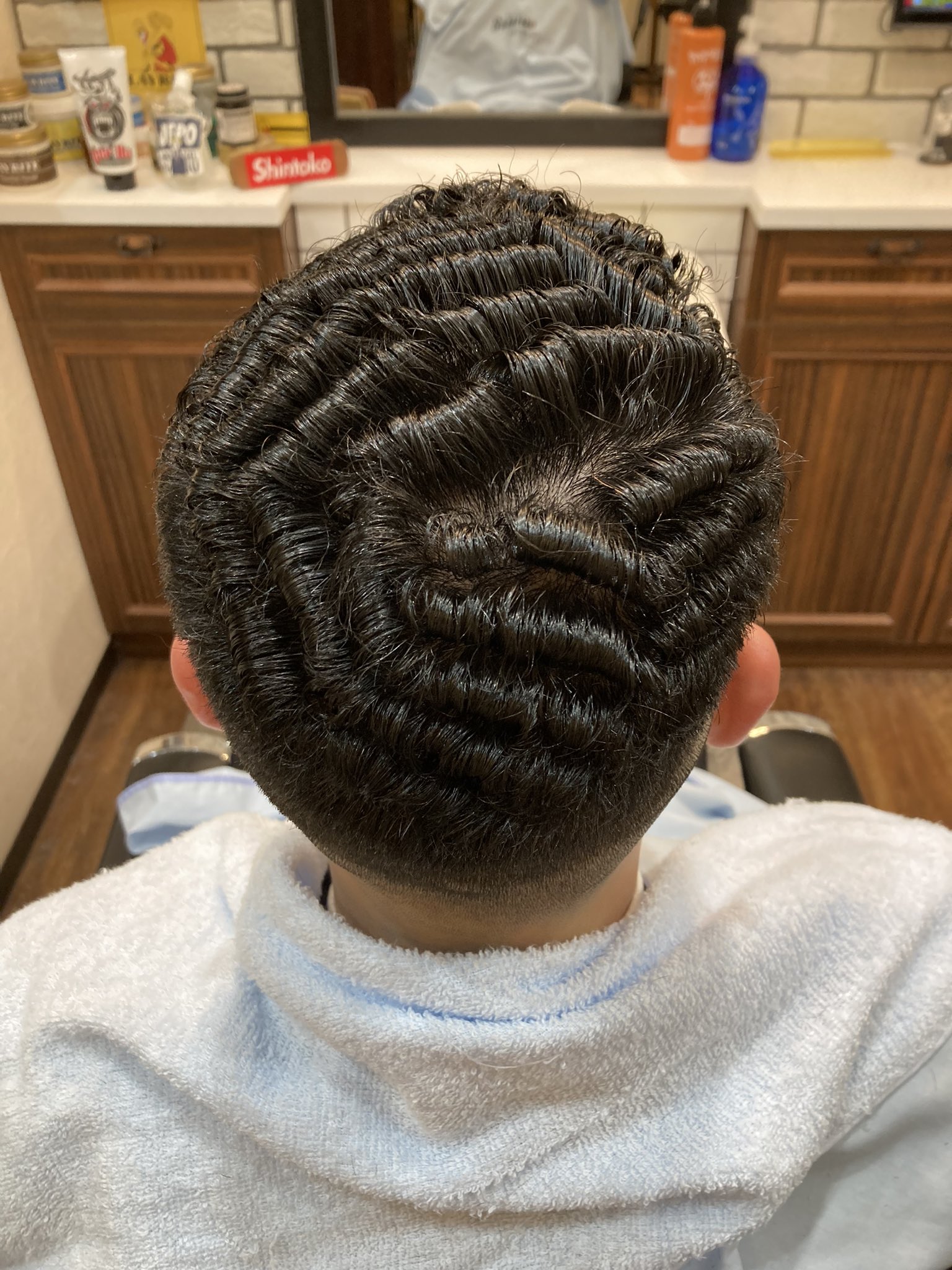 鈴木きよーし 高校生もおしゃれパンチパーマ 床屋 刈り上げ 理容室 理容師 新小岩 バーバー バーバースタイル 葛飾区 東京barbers パンチパーマ 濡れパン 高校生 校則 フェード スキンフェード Barbershop Hairstyle Fade Skinfade