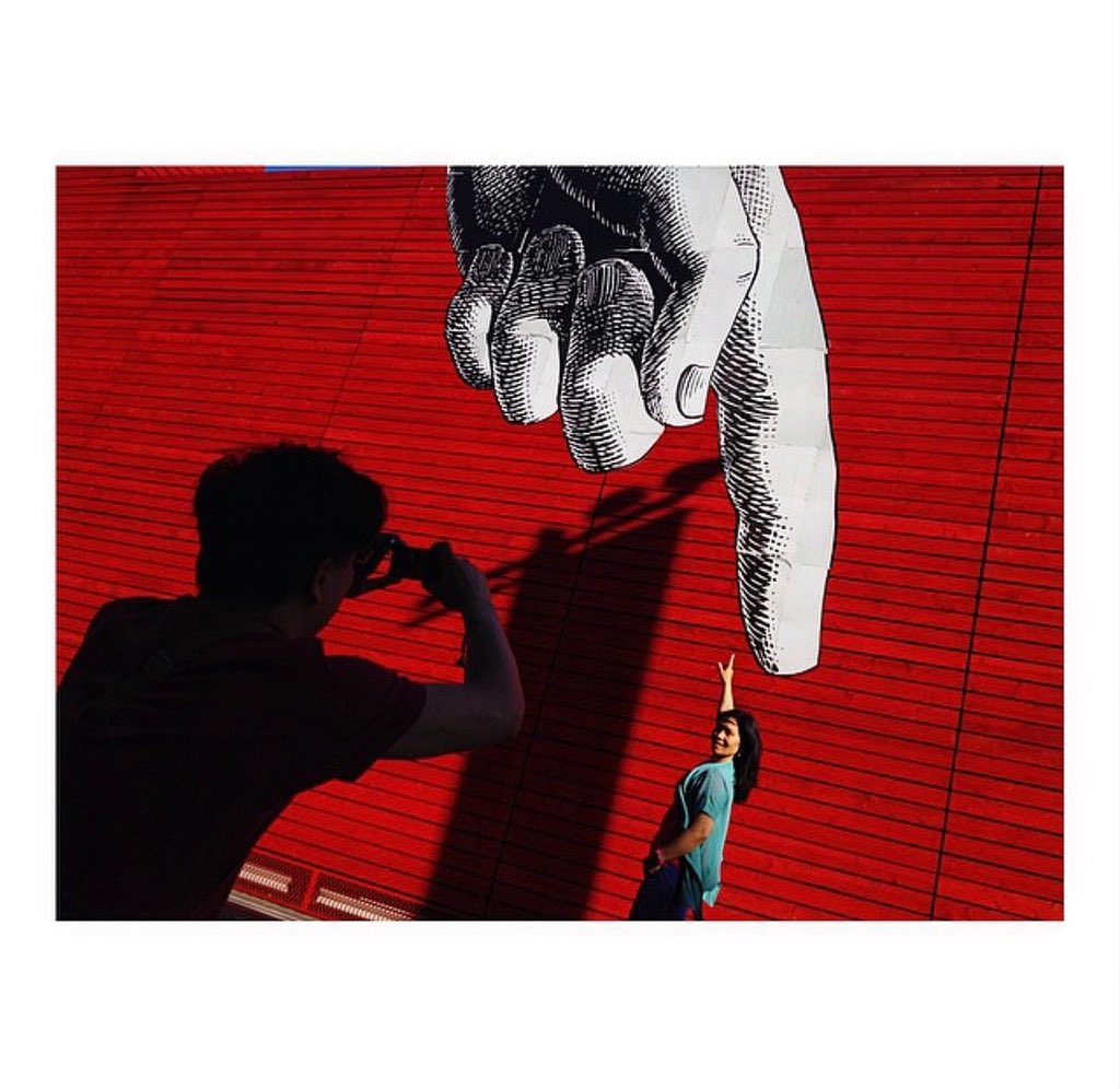 sottu's tweet photo. I will never know how you see red and you will never know how I see it. #streetphotography #nfts #nft #nftcommunity #NFTCommunityCryptoArt #photography #red #color https://t.co/ddrqbRCZ34