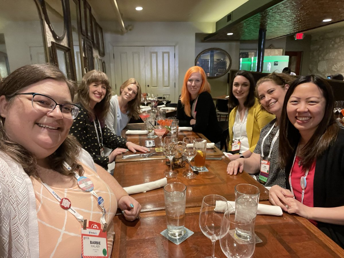 Lovely ladies at lunch! @RedPenRabbit @virtuallori @LaurenStarky @H_E_Saunders @nwaylandediting and the untaggable but unforgettable Molly McCowan. #edibuddies #ACESEMERGE