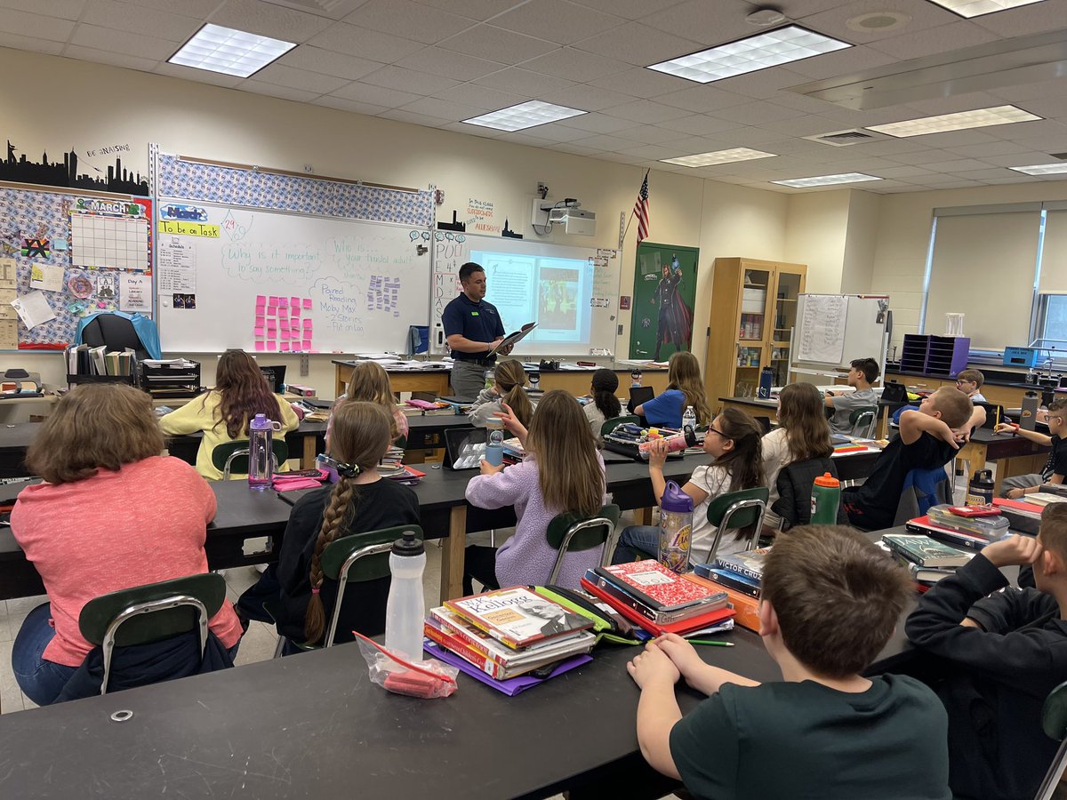 SperingStacey's tweet photo. We had a great morning at NAIS with our very special guest, Mr. Bedoya, for Read Across Nazareth. Thank you so much for reading to our class, being an outstanding community member and police officer. We really enjoyed your visit today. #aNAISing @TechTchrBedoya https://t.co/sosKr0F0xd