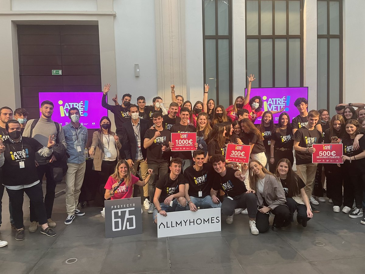 Foto final de grupo. Enhorabuena a todos y todas por participar y ¡hasta el próximo reto! Gracias otra vez a:
<a href="/MUnibertsitatea/">Mondragon Unibertsitatea</a> <a href="/MondragonTA/">Mondragon Team Academy</a> <a href="/teamlabs/">TeamLabs/</a> <a href="/sngular/">Sngular</a> <a href="/malaga/">Ciudad de Málaga</a>
<a href="/JmCalderon/">José Manuel Calderón</a> <a href="/bernirodriguez5/">Berni Rodríguez</a>  <a href="/besoccer_ES/">BeSoccer</a> @allmyhomes <a href="/proyecto675/">Proyecto675</a> #AtreveteMalaga