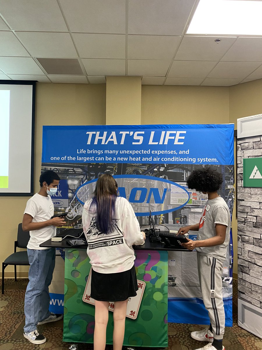 JAOklahoma's tweet photo. Our purpose is to inspire and prepare young people to succeed in a global economy. Thank you, @simmons_bank , for helping make a difference in studentsβ financial literacy skills. #FinancialLiteracyMonth #JAFinancePark https://t.co/42ScYoQYhK
