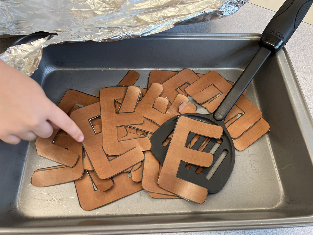 TheIsaksonTimes's tweet photo. What happens in Kindergarten on the 1st of April? The teacher serves “Brown E’s” to the class. Principal Maranto even stopped by for a taste!! https://t.co/gaDqZjtiSg