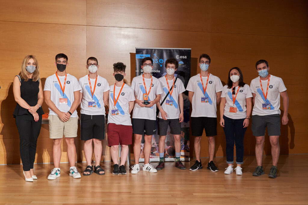 DMmmacademy's tweet photo. Sabes quienes ganaron la temporada pasada del #Cansat ??  El equipo que represento a España fue BujanSat, de la Coruña, Galicia. Y con el premio al mejor logro técnico nuestros compañeros de @icaro21
#cansat2021 #bujansat @esa @eserosp 🤩🎆🛰️ https://t.co/woZafCPcei