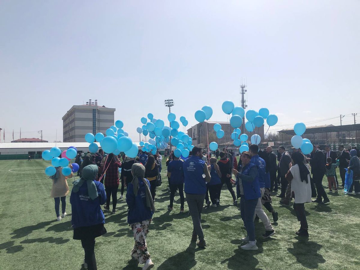 IgdirGM's tweet photo. Otizm hastalık değil, farklılıktır..💙

Iğdır Millî Eğitim Müdürlüğü, Aile ve Sosyal Hizmetler İl Müdürlüğünün katkılarıyla  gençlik merkezi olarak Otizm farkındalık gününü kutladık. https://t.co/Ci1uDMBkgN