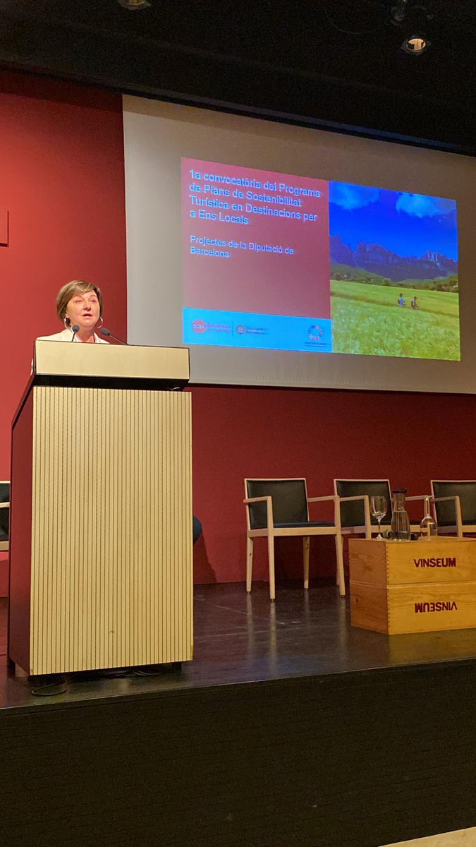 TurismeDIBA's tweet photo. @PerePons11, president de l'àrea d'Infraestructures i Espais Naturals i Abigail Garrido, diputada de Turisme, presenten les vies blaves en el Congrés d'Art, Paisatge Vitivinícola i Enoturisme que es celebra a Vilafranca amb el lema "Els paisatges de l'aigua".
#ViesBlaves #CEPVI https://t.co/kK8zufbnlG