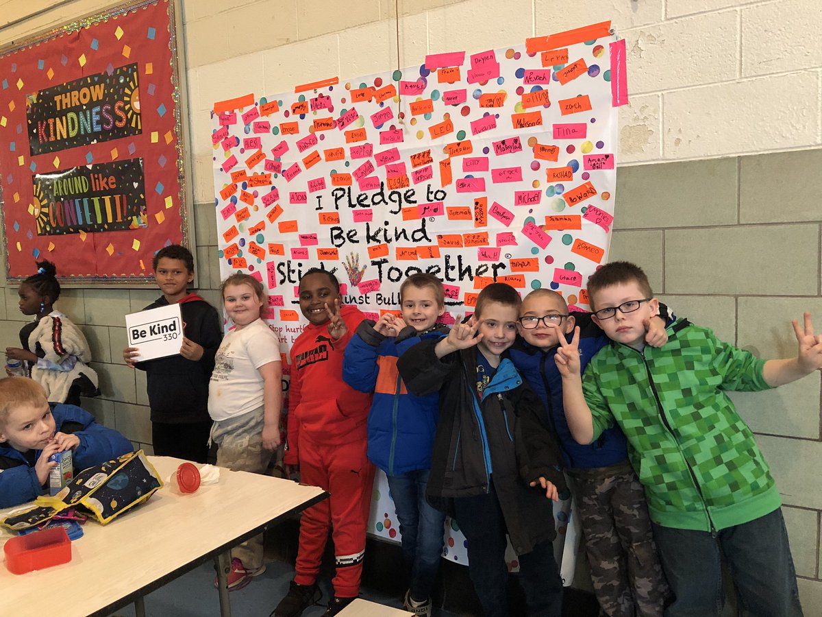 Pfeiffer_APS's tweet photo. Pfeiffer students pledge to be kind and stick together against bullying! #BeKind330
@akronschools https://t.co/AdV3GylBZD