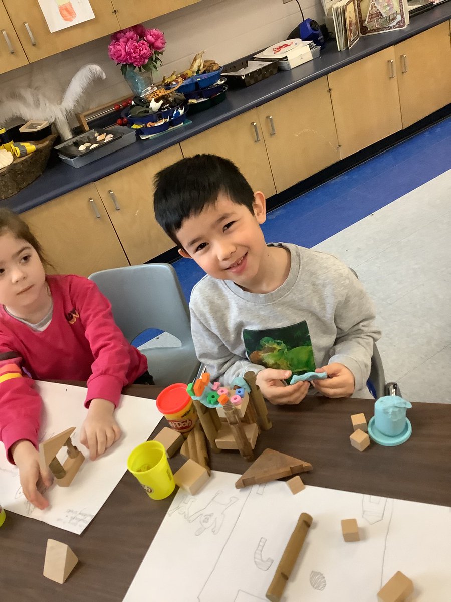 MaryFixFDKrm107's tweet photo. We selected materials and followed our plans to build our Gingerbread Baby houses. https://t.co/thDScRnLsg