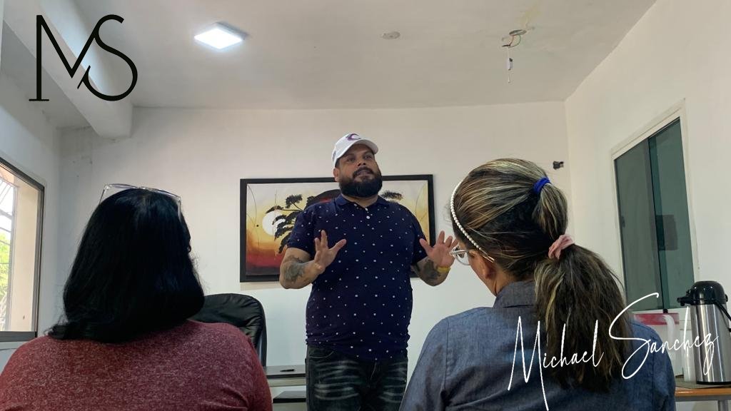 Michaelelcambio's tweet photo. La política demanda un constante proceso de aprendizaje, de capacitación y de entendimiento propio y del entorno, por ello estamos resueltos a afrontar los retos que están por venir con la sabiduría de quien entiende que vivimos para servir. https://t.co/WFBZOrhAaX