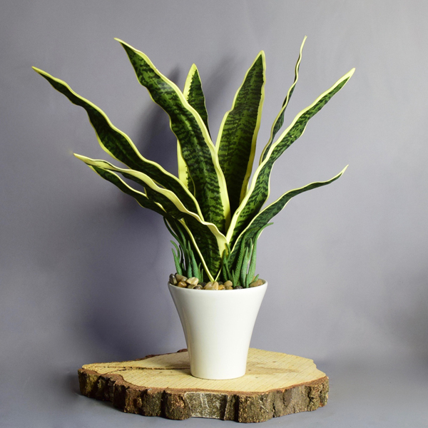 Artificial succulents are another way that you can decorate your home or office to add a bit of life and colour to the room without needing to spend time looking after them and making sure that they keep growing #artificialflower #artificialsucculent #artificialflowerarrangement